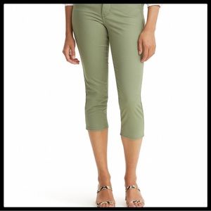 Levi's 311 Shaping Skinny Capri Pants size 24